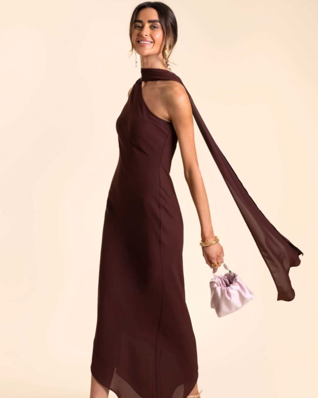 Tendencias en looks de invitada para primavera-verano 2025 tintorería 5àsec
